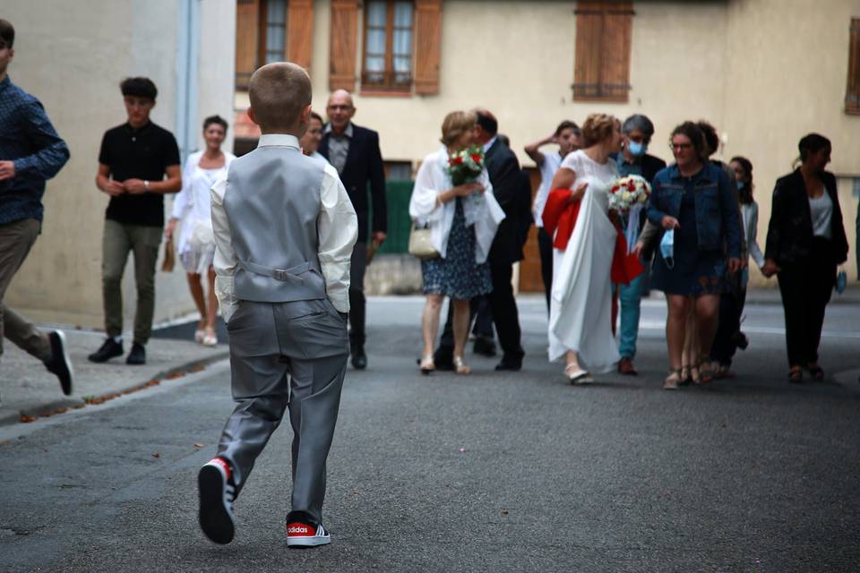 Direction l'église!