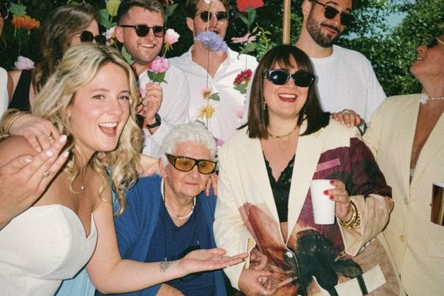 Les mariés et leurs invités
