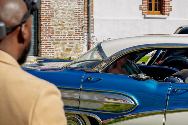 Vidéo drone mariée avec voitur