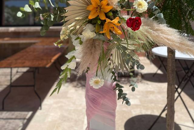 Composition florale poteau