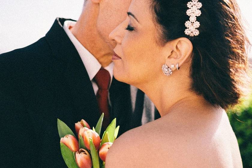 Mariée et bouquet de tulipes