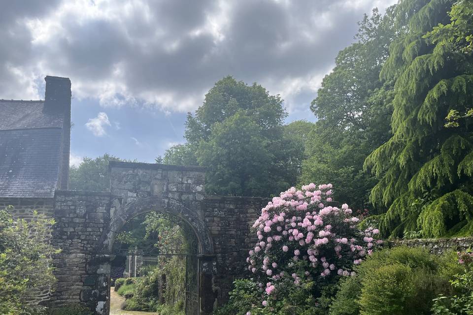 Les portes du domaine en mai