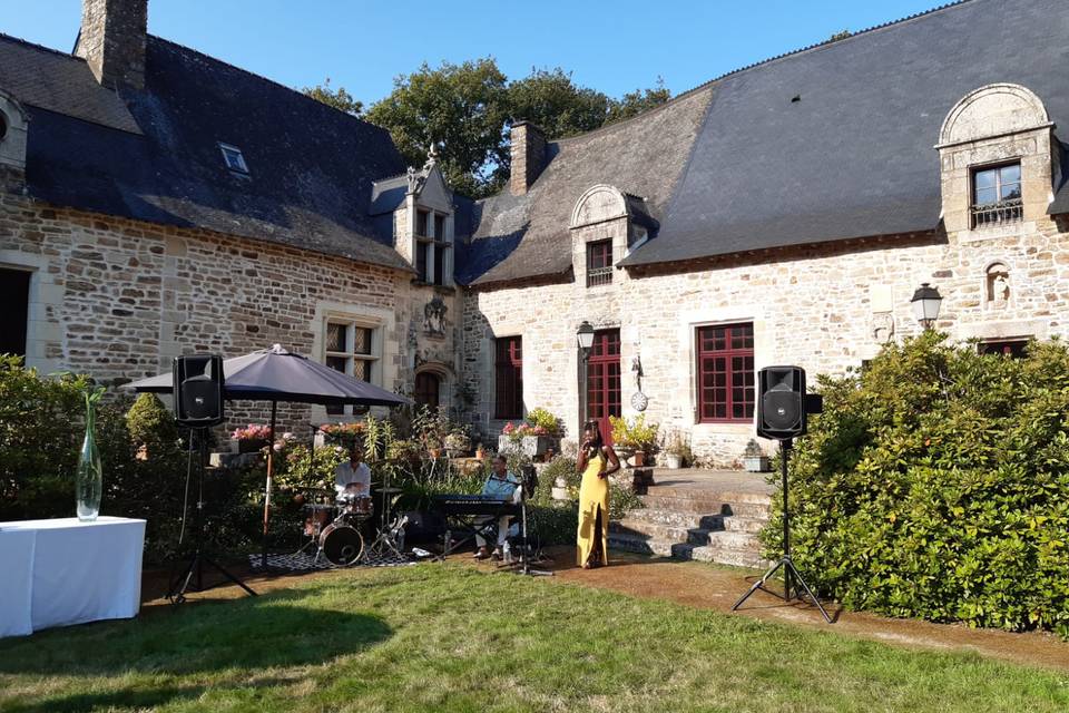 Concert dans la cour du manoir