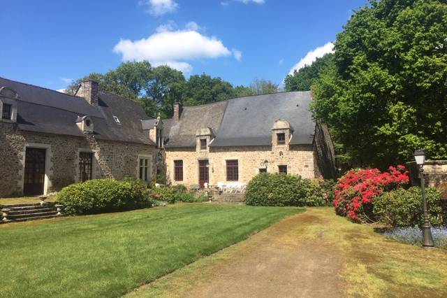 La cour historique du manoir