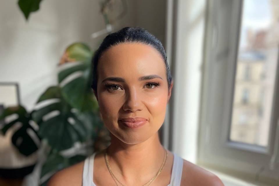 Glowy makeup