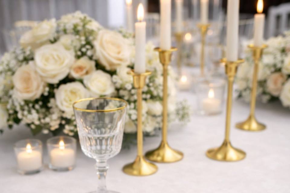 Table élégante et lumineuse