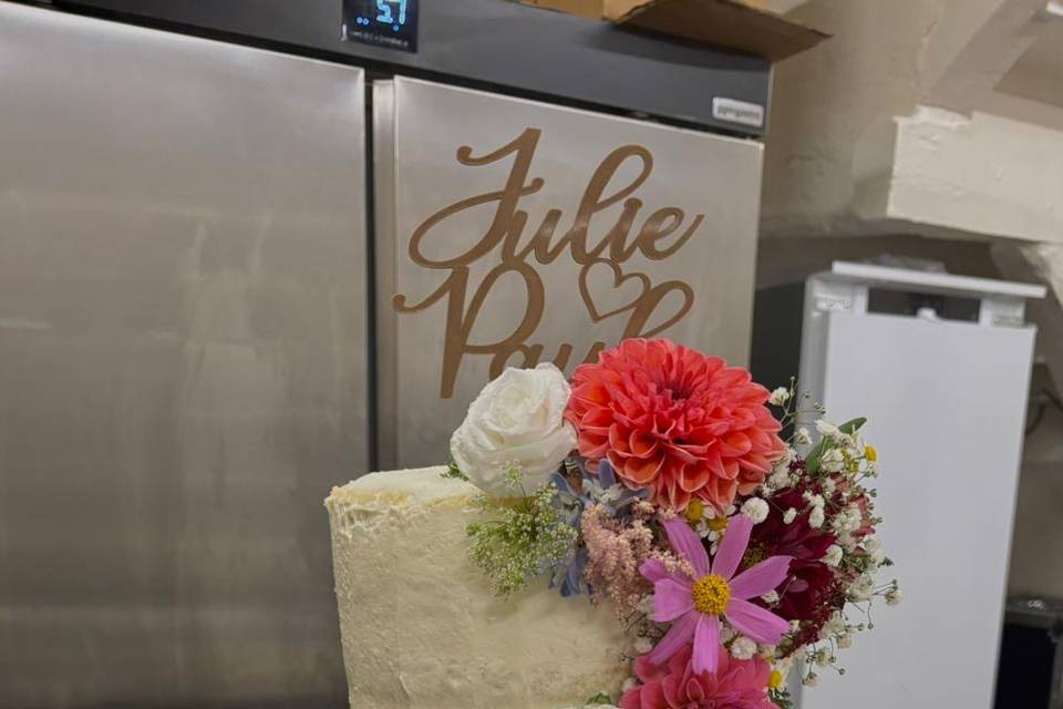 Nude cake