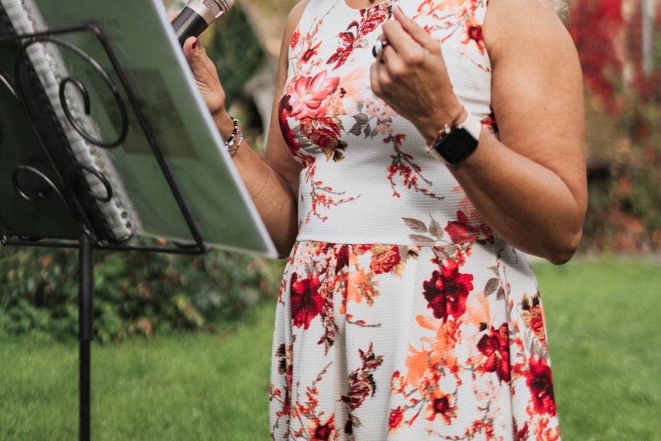 Marlène, Célébrante de mariage