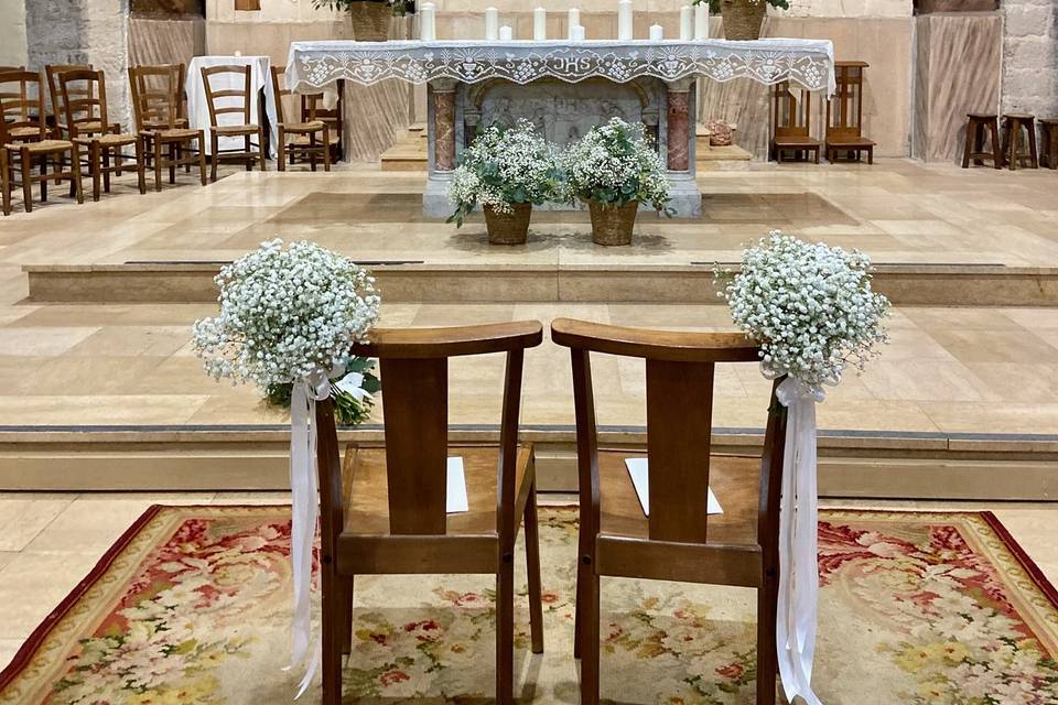 Fleurissement d'une église