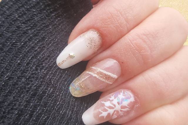 Nailart doré laiteux