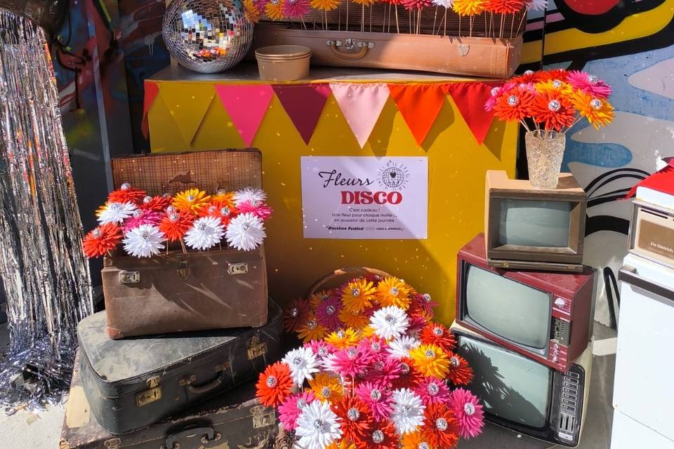 Cadeaux invités : fleurs disco