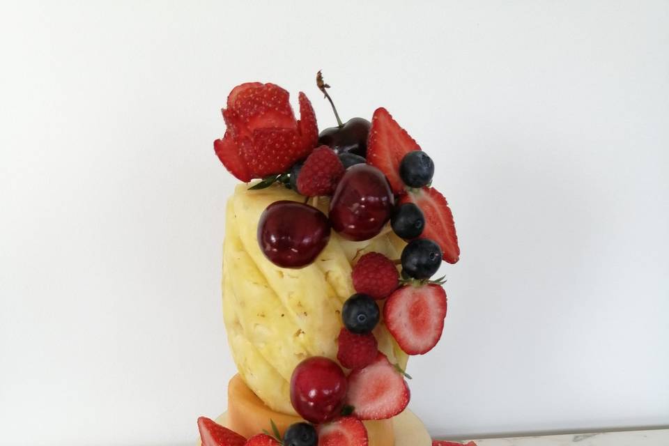 Pièce montée de fruits