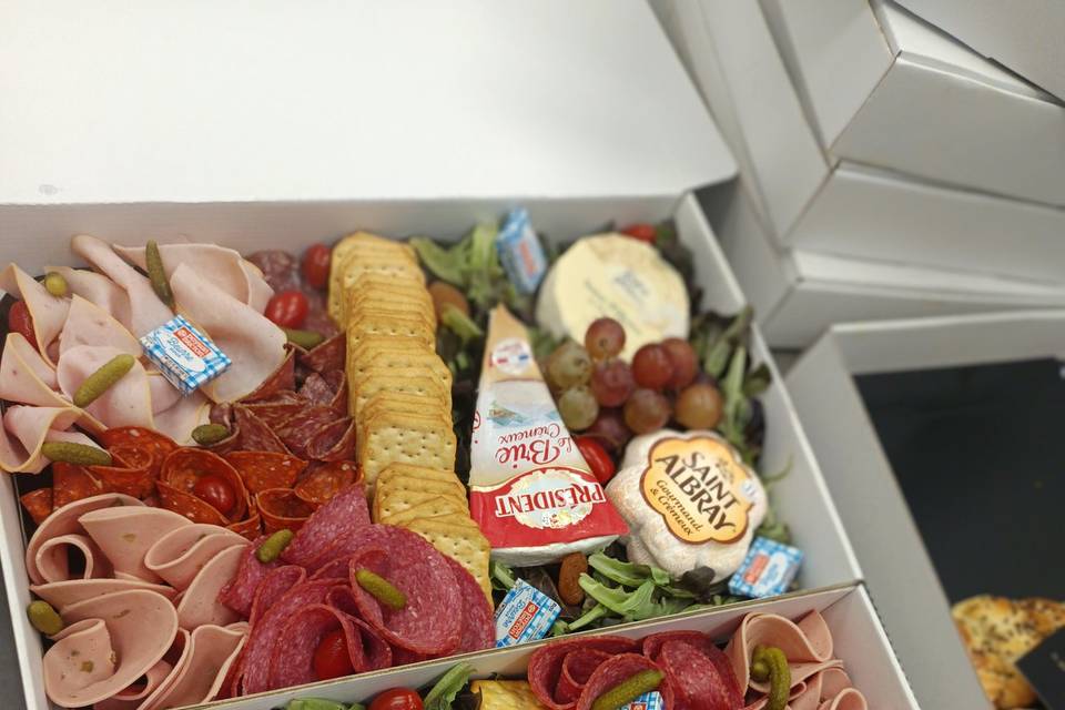 Plateaux fromages et charcuter
