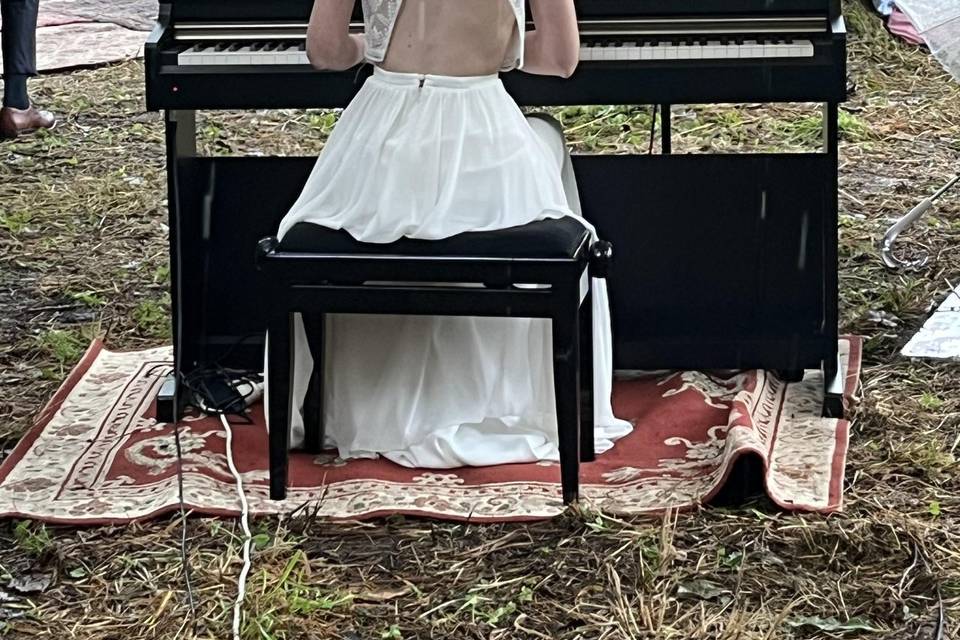 Une mariée pianiste