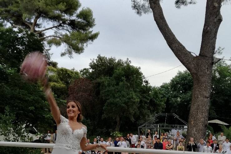 Lancer du bouquet de la mariée