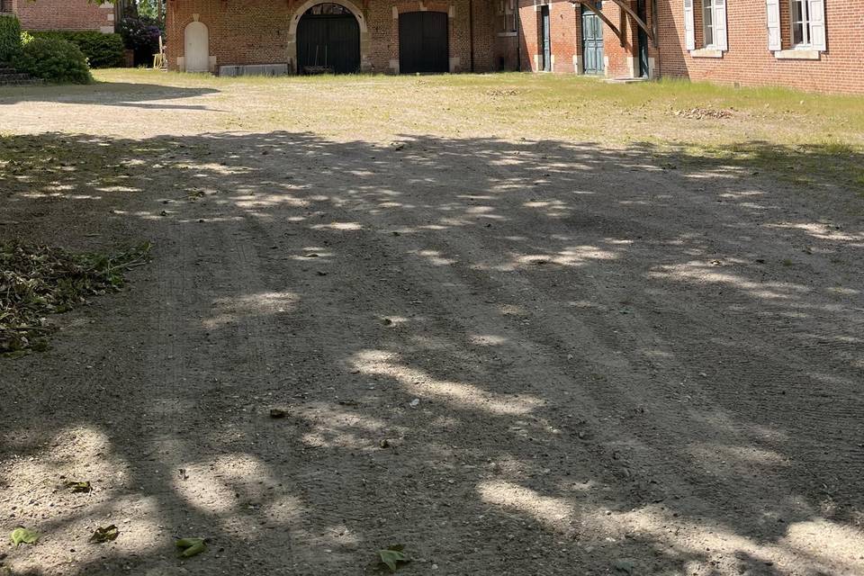 La cour des platanes
