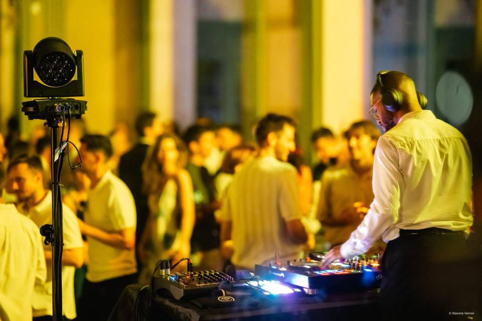 Piste de danse en pleine soirée