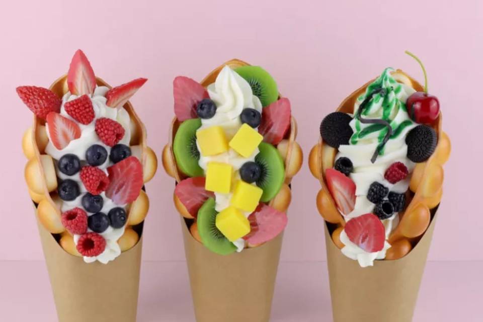 Bubble waffles fruits