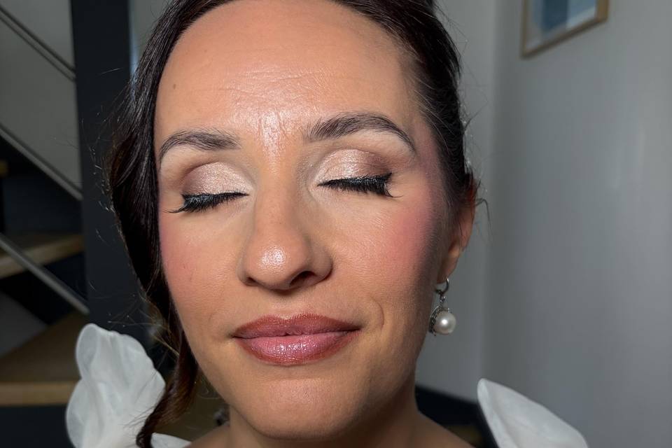 Makeup glamour