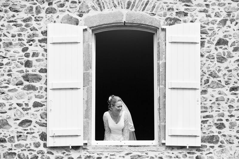 La mariée à sa fenêtre