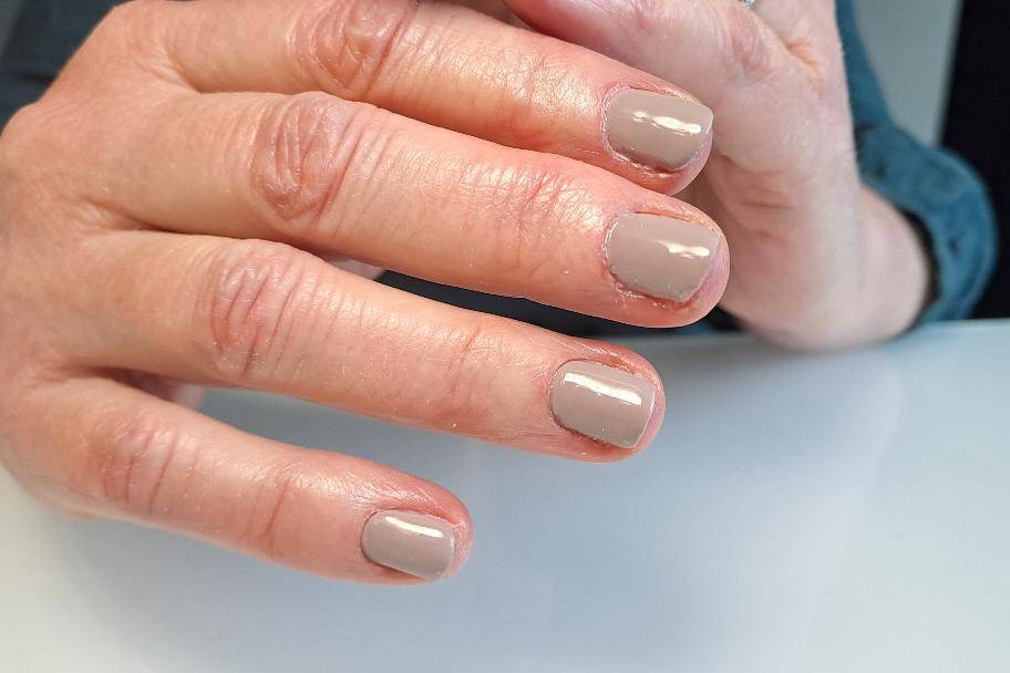 Pose de vernis semi-permanent