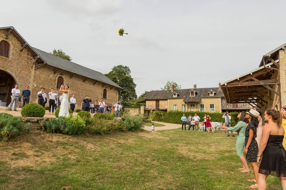 Et hop le bouquet de la mariée