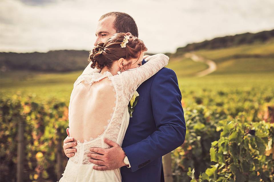 Couple dans les vignes