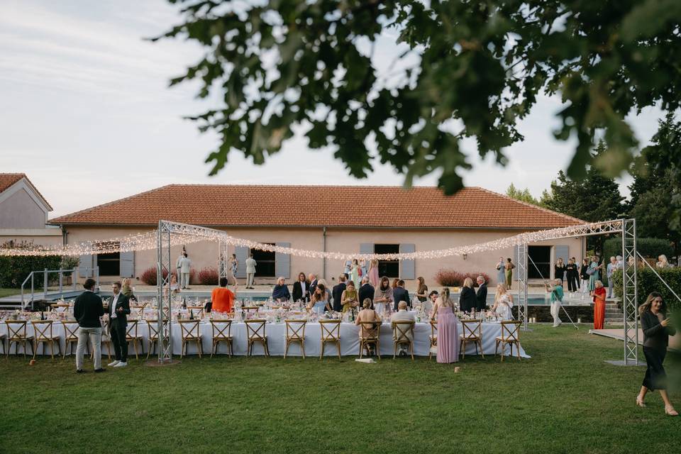 Repas côté piscine