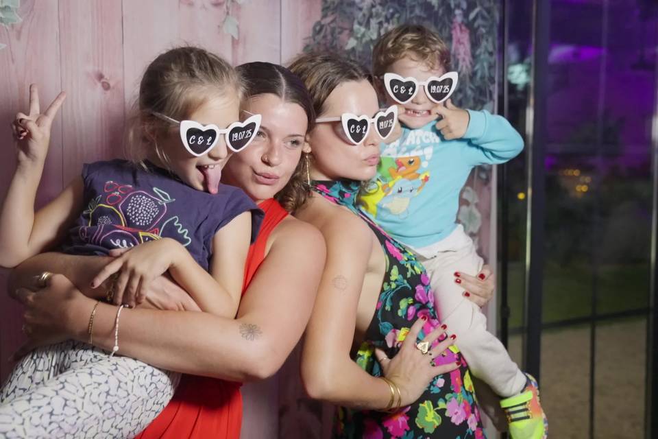 Enfants, lunettes, fun garanti