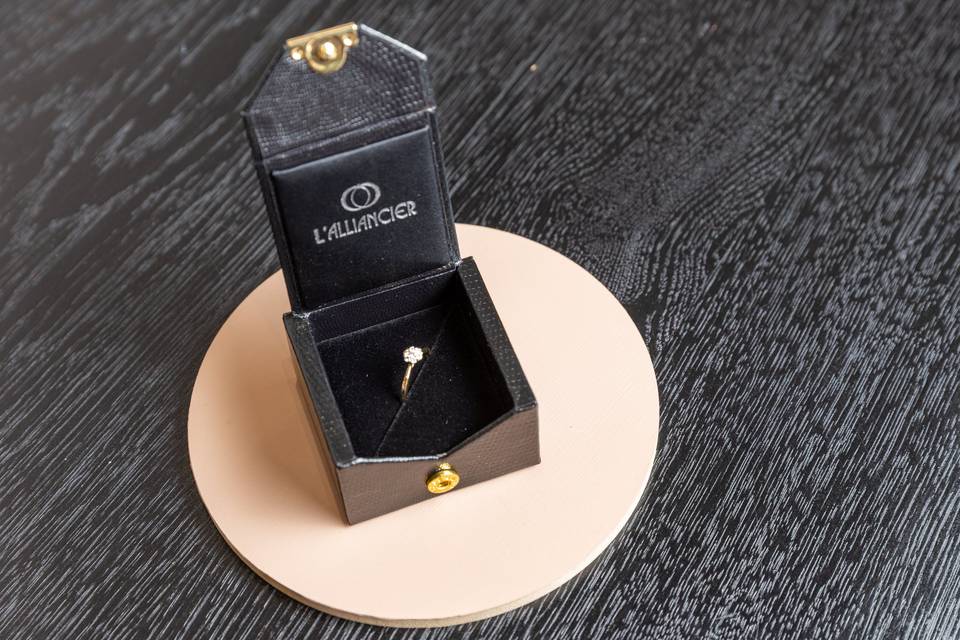 bague solitaire boite noire
