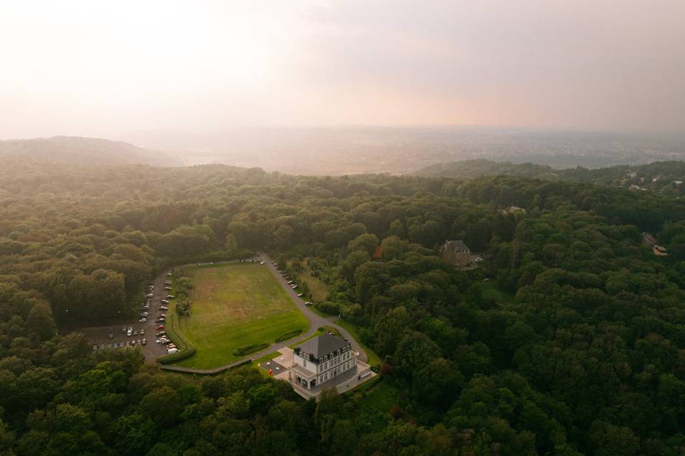 Le château : écrin de verdure