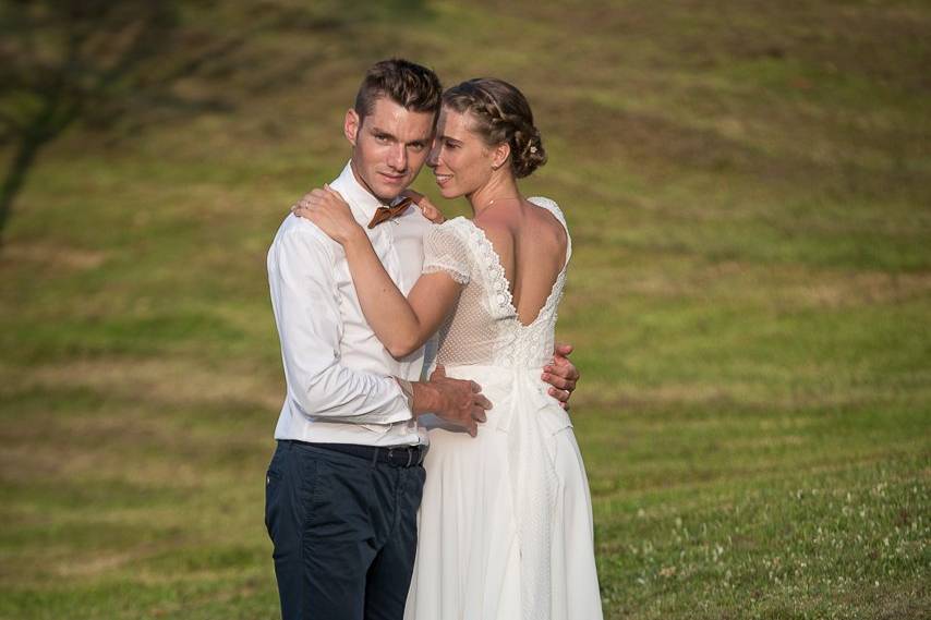 Couple mariage champêtre