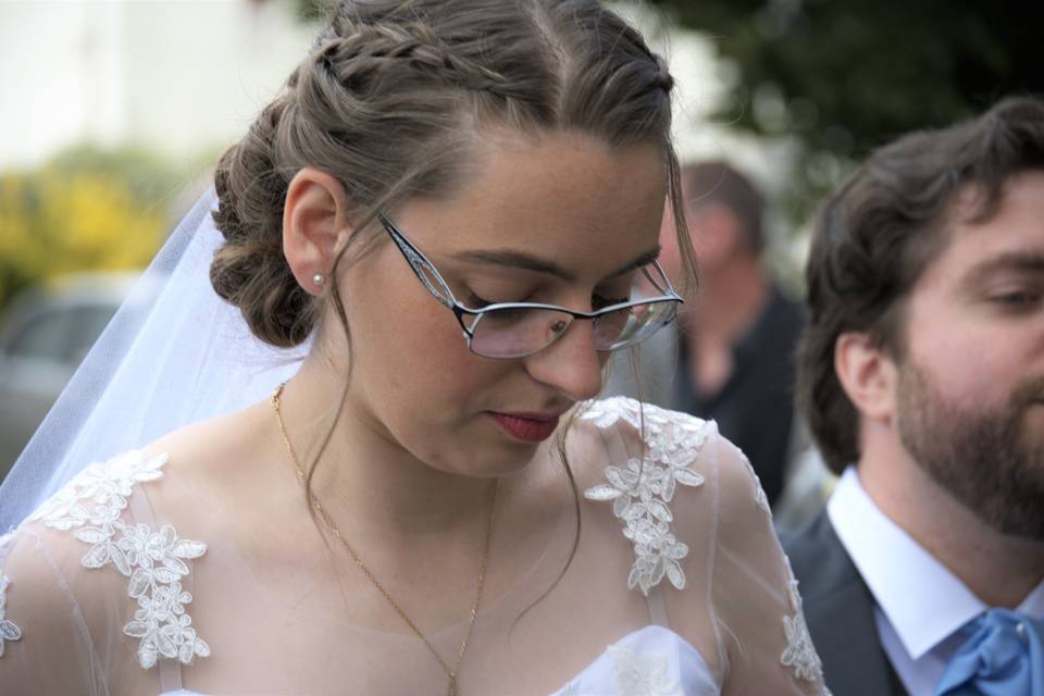 Mariée devant l'église