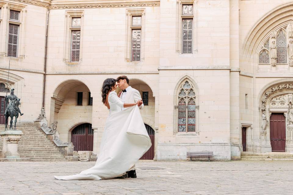 Valse dans la cour du chateau