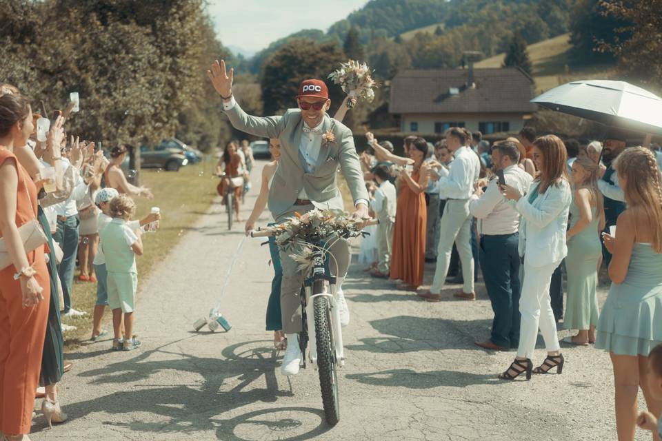 Une arrivée à vélo !