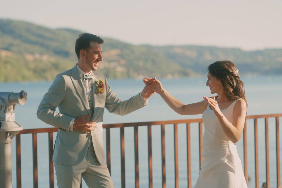 Les mariés au bord du lac