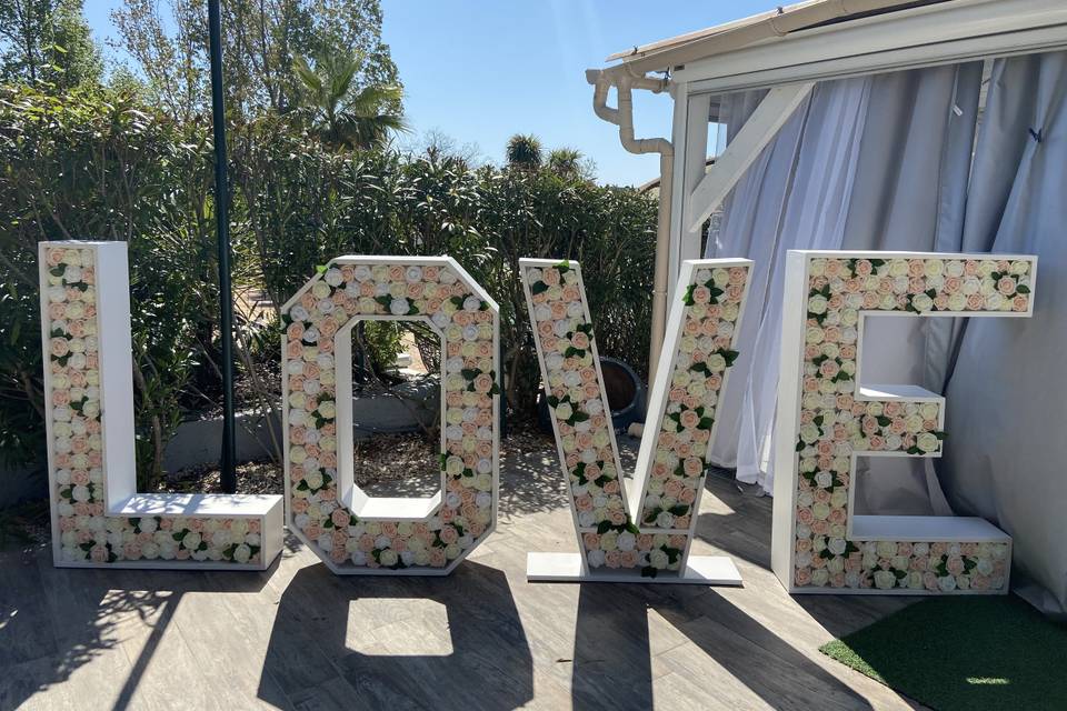 LOVE en fleurs