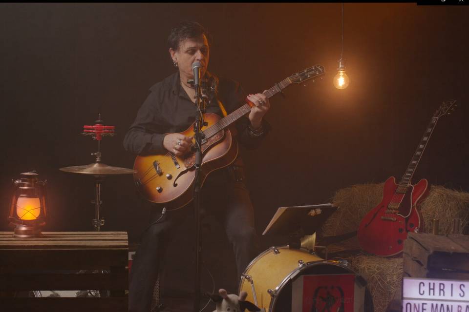 Chris one man band