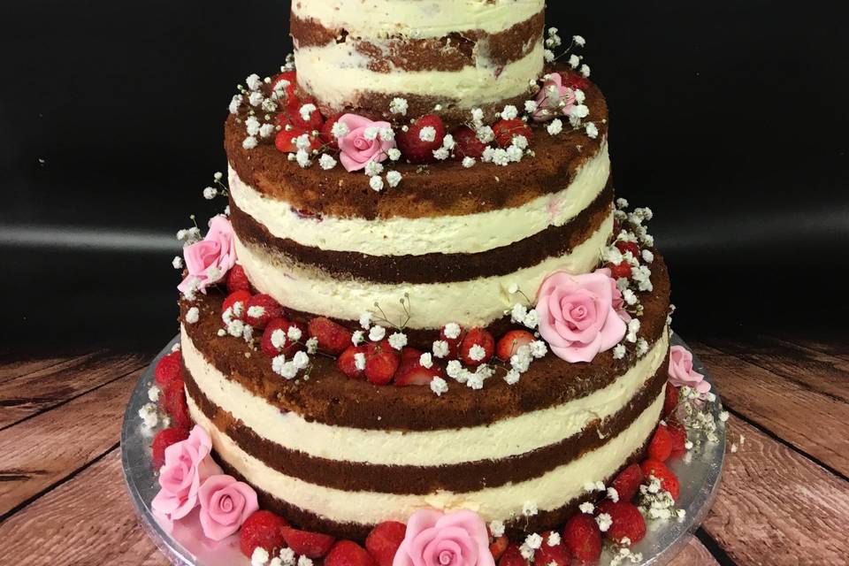 Naked cake avec roses en sucre