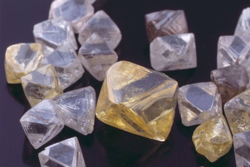 Lot de diamants bruts