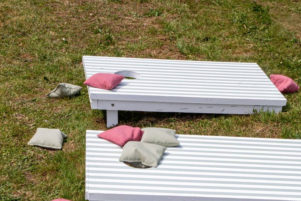 Les Cornholes