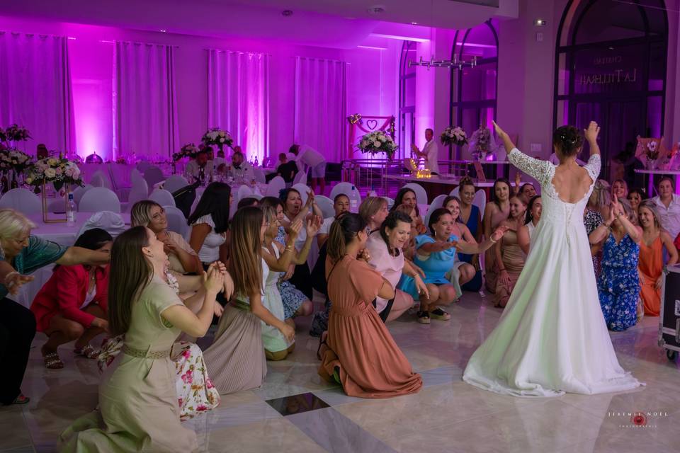 A genoux devant la mariée