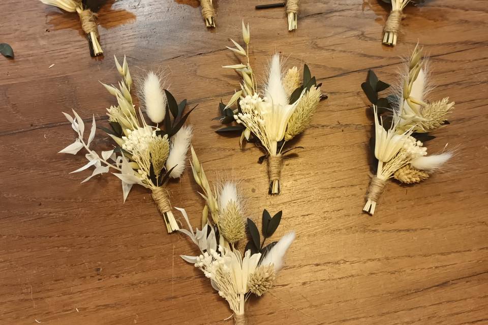 Boutonnières fleurs séchées