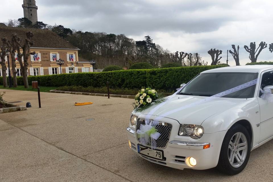 Chrysler 300C blanche