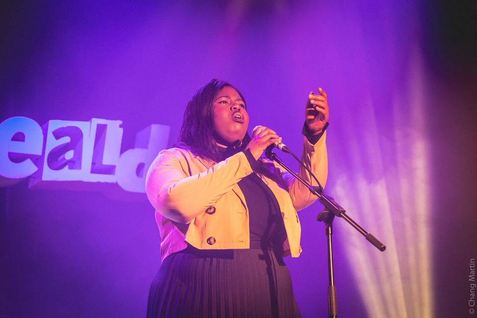 Bintou Chanteuse