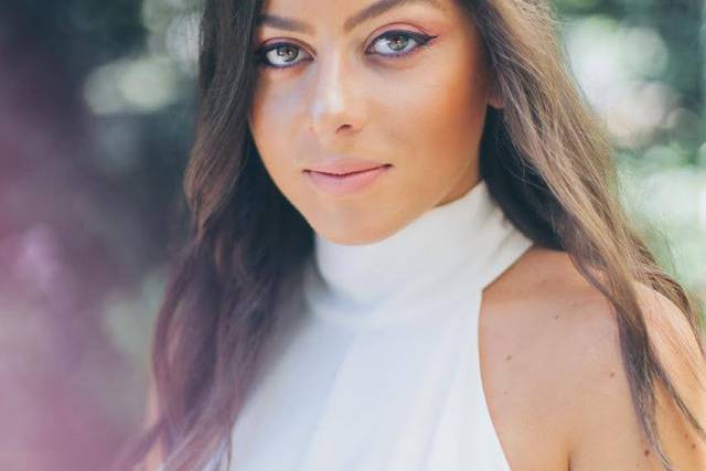 Nouna Makeup Artist