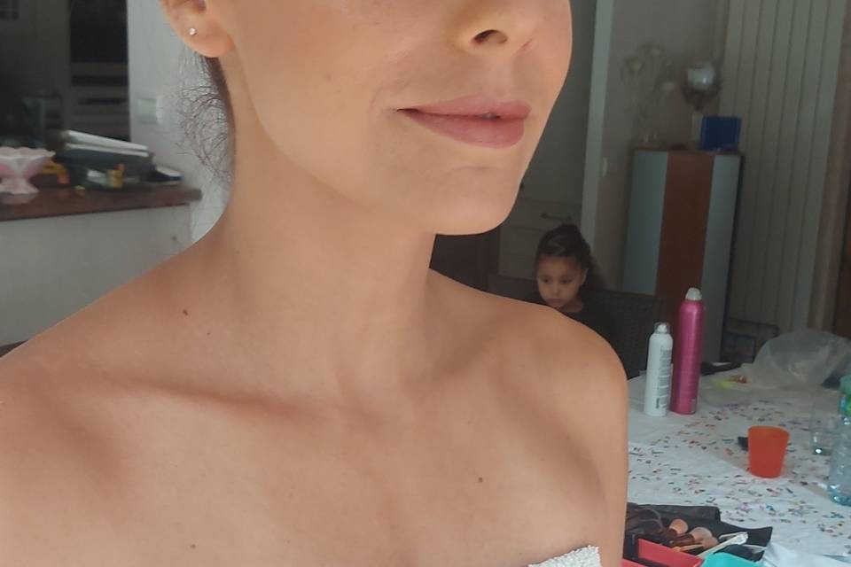 Nouna Makeup Artist
