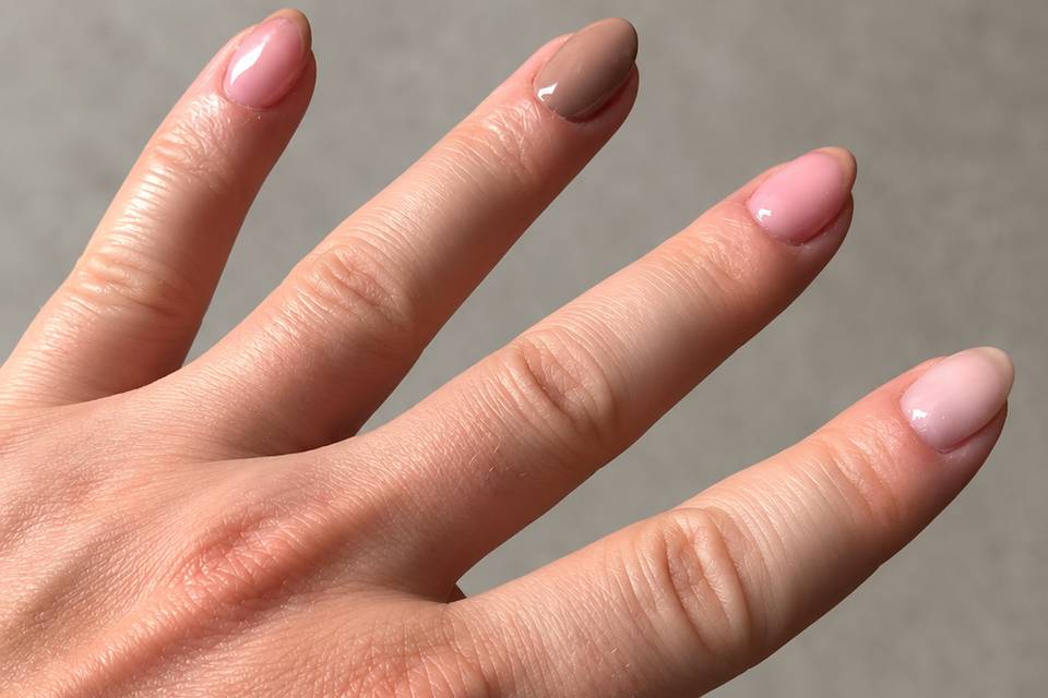 Vernis semi-permanent nude