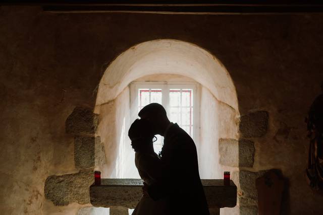 Couple dans une chapelle