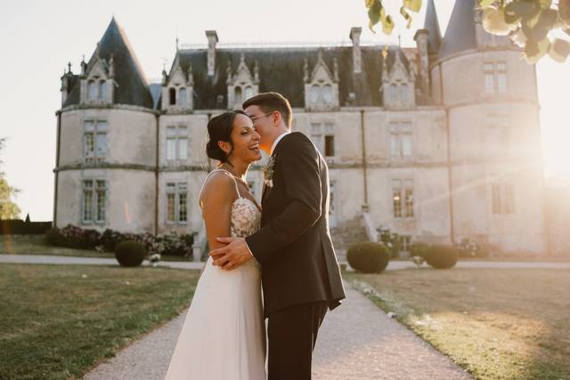 Couple devant un chateau